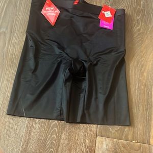NWT Spanx mid thigh short